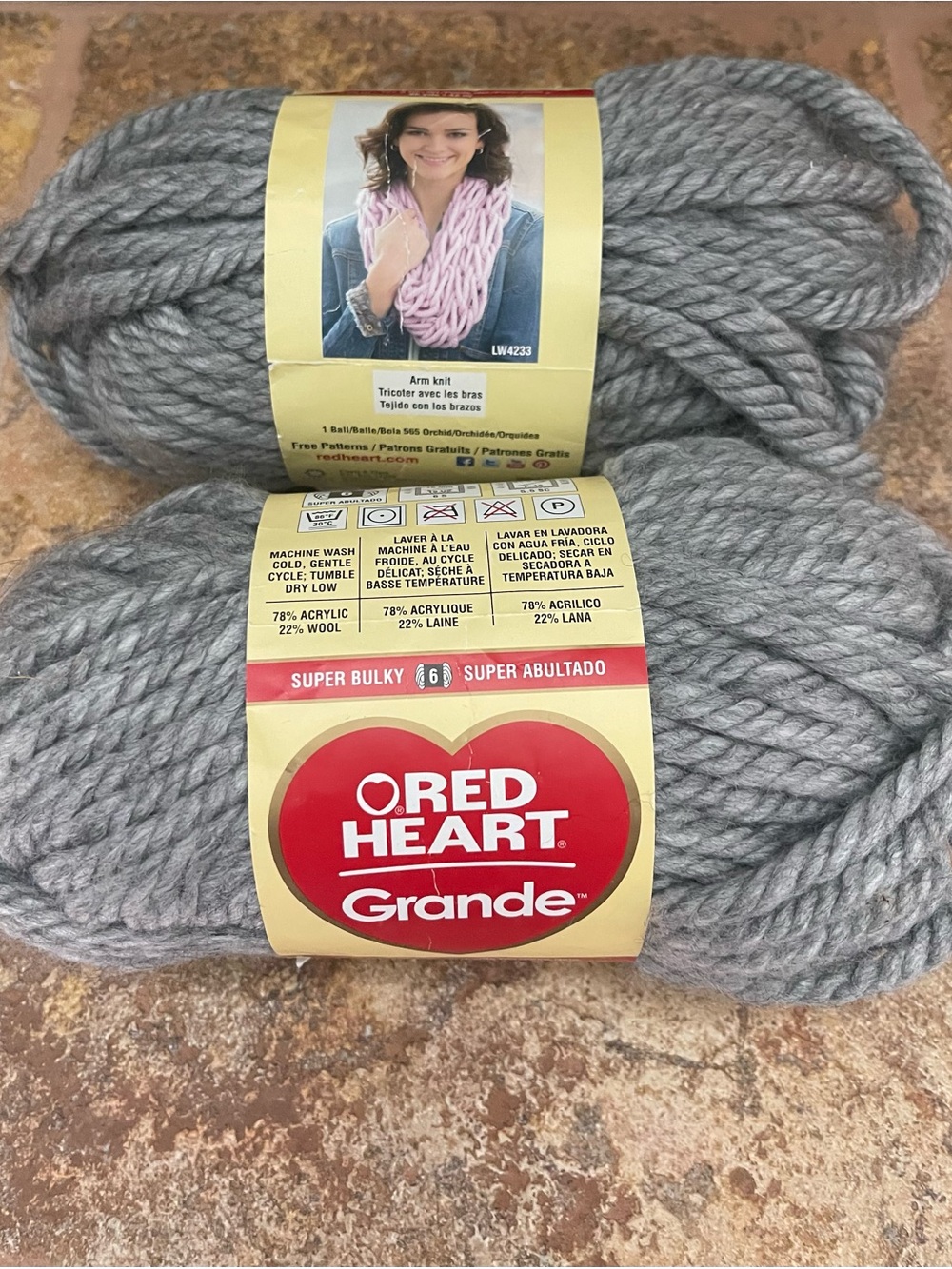 New Lot of 2 RED HEART GRANDE Super Bulky 22%/Wool/Acrylic Blend Yarn “Foggy”